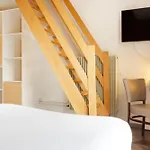 Logis Beausejour מלון