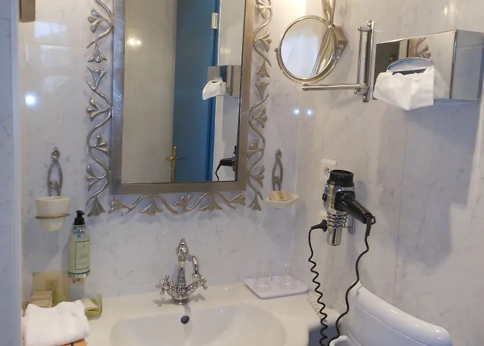 Hotel Logis Beauséjour